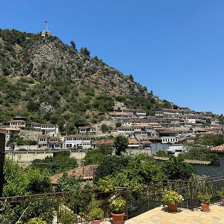 Meroli Guesthouse - Unesco Quarter Берат Экстерьер фото
