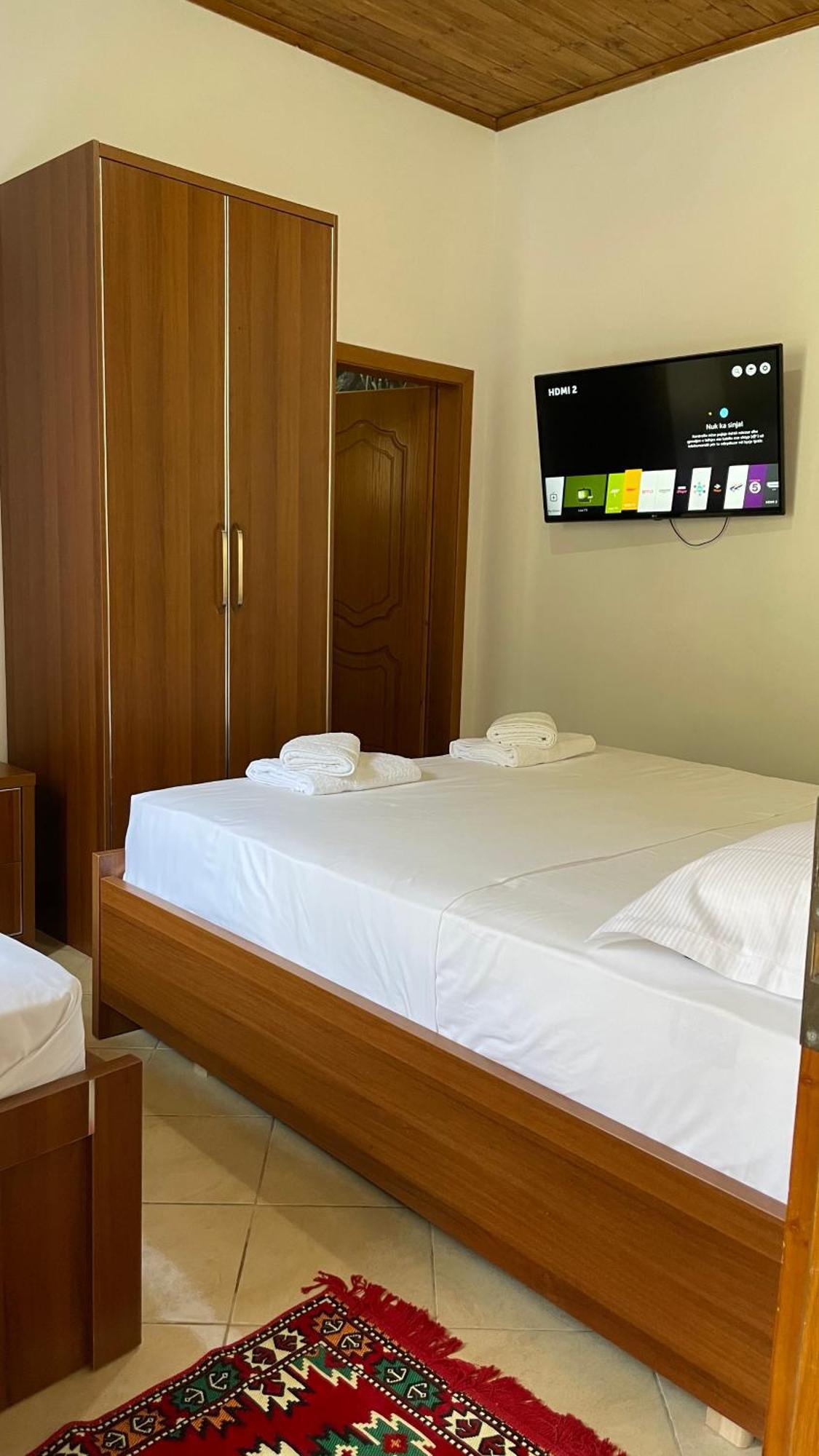 Meroli Guesthouse - Unesco Quarter Берат Экстерьер фото